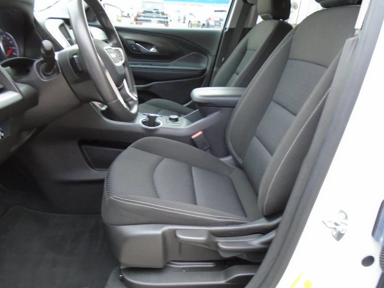 Used 2024 GMC Terrain SLE FWD image 9