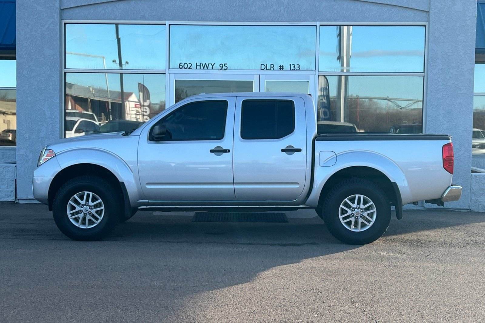 Used 2015 Nissan Frontier SV w/ SV Value Truck Package image 8
