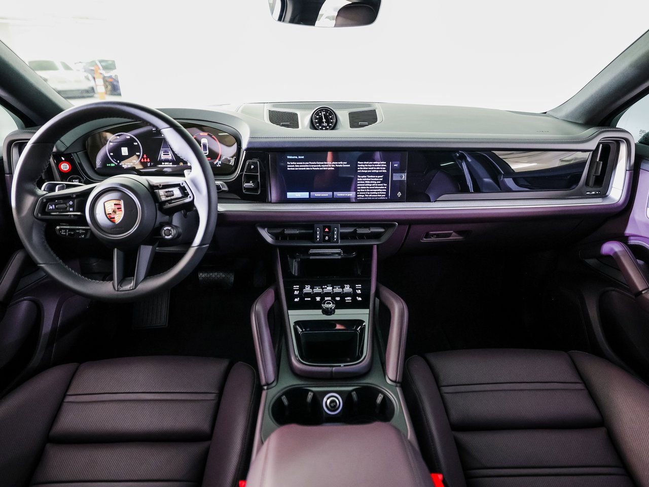 Certified 2025 Porsche Cayenne Coupe image 25