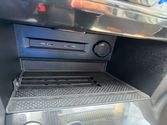 Certified 2025 Volkswagen Taos SE image 14