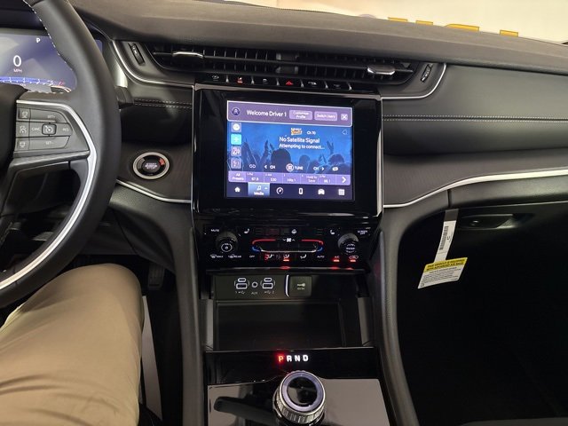 New 2025 Jeep Grand Cherokee Laredo X w/ Luxury Tech Group I image 21