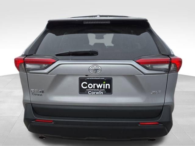 Used 2021 Toyota RAV4 XLE image 11
