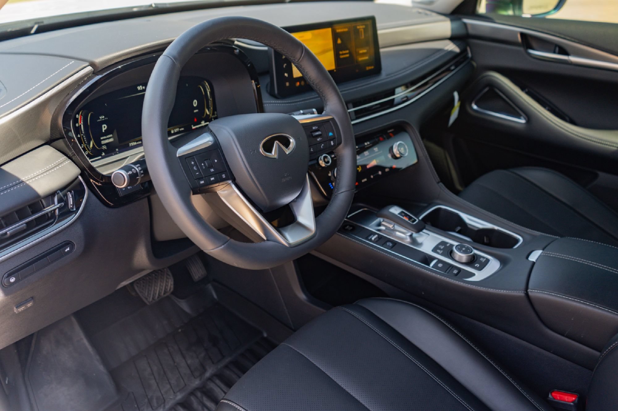 Certified 2026 INFINITI QX60 Luxe w/ Cargo Package FWD image 8