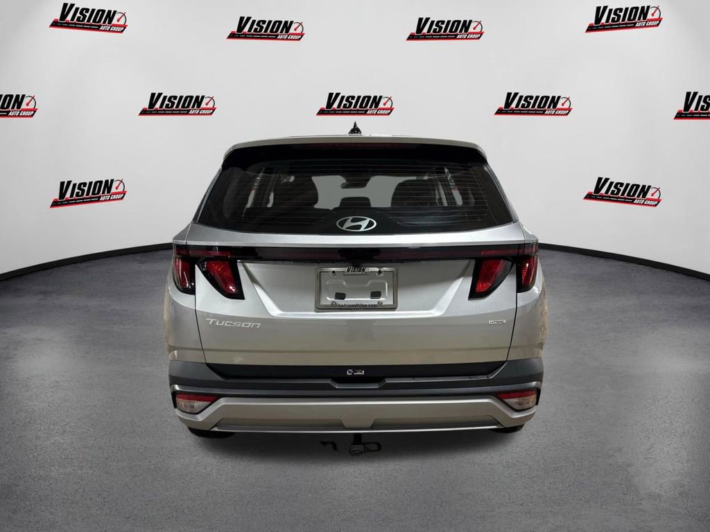 Used 2025 Hyundai Tucson SE image 6