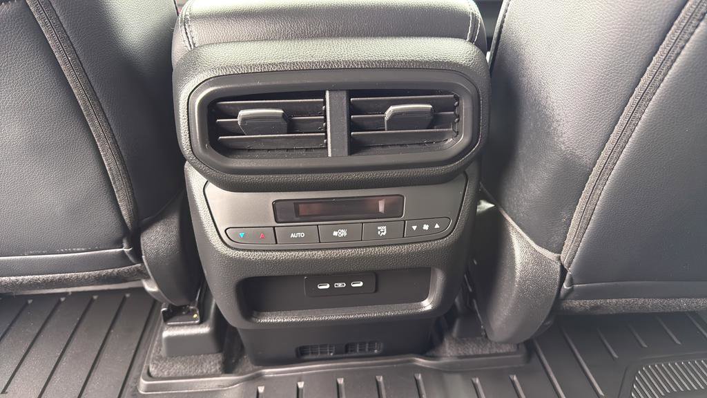 Used 2025 Honda Pilot EX-L image 16