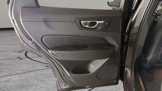 Used 2025 Volvo XC60 B5 Plus image 26