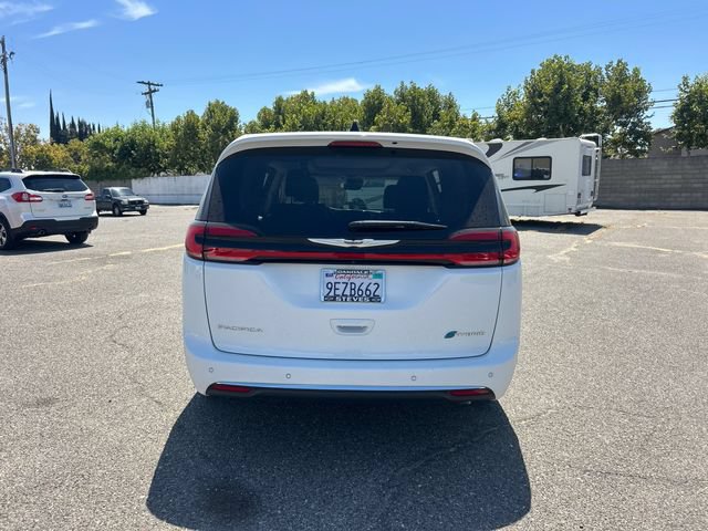 Used 2023 Chrysler Pacifica Limited w/ Uconnect Theater Family Group FWD image 7