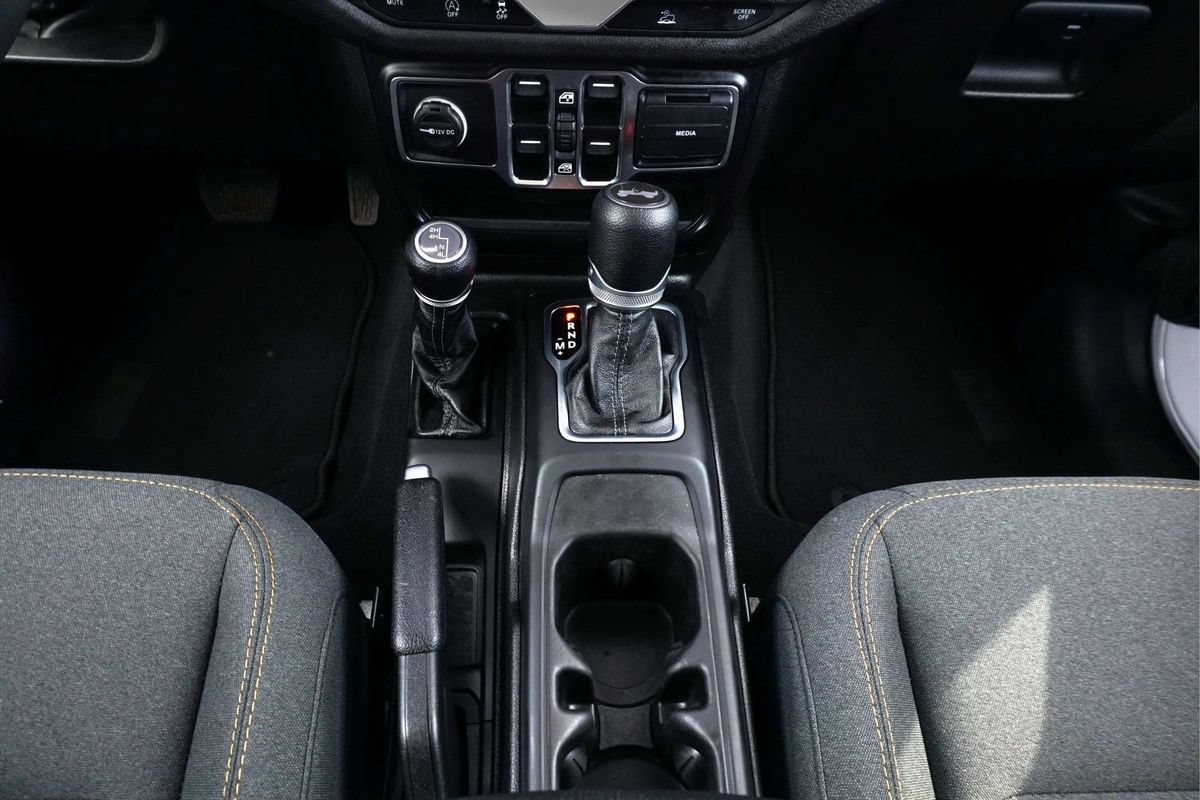 Used 2025 Jeep Wrangler Unlimited Sport AWD/4WD image 22