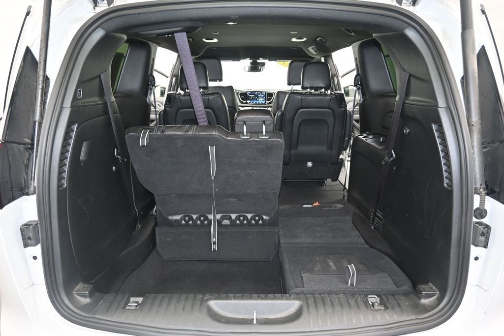 Used 2025 Chrysler Pacifica Select FWD image 11