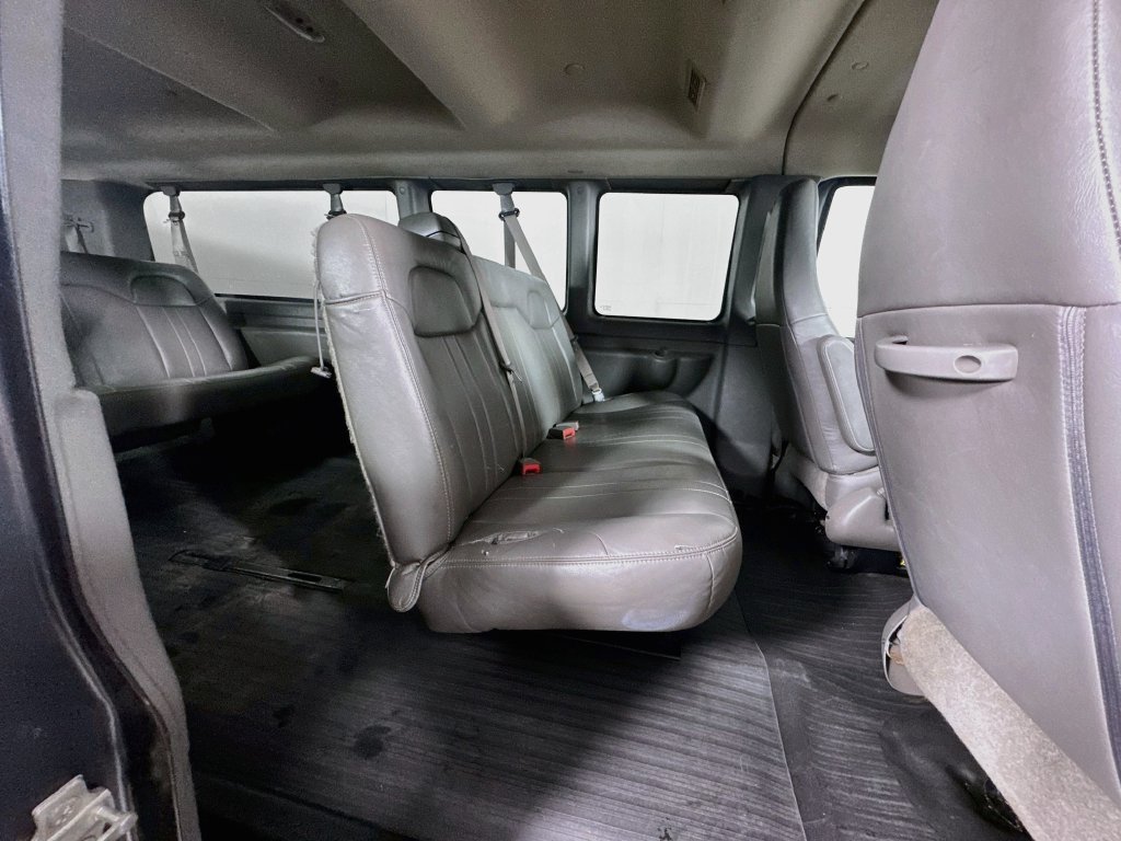 Used 2017 Chevrolet Express 3500 LS RWD image 30