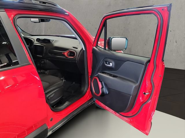 Used 2023 Jeep Renegade Trailhawk w/ Trailer Tow Group AWD/4WD image 38
