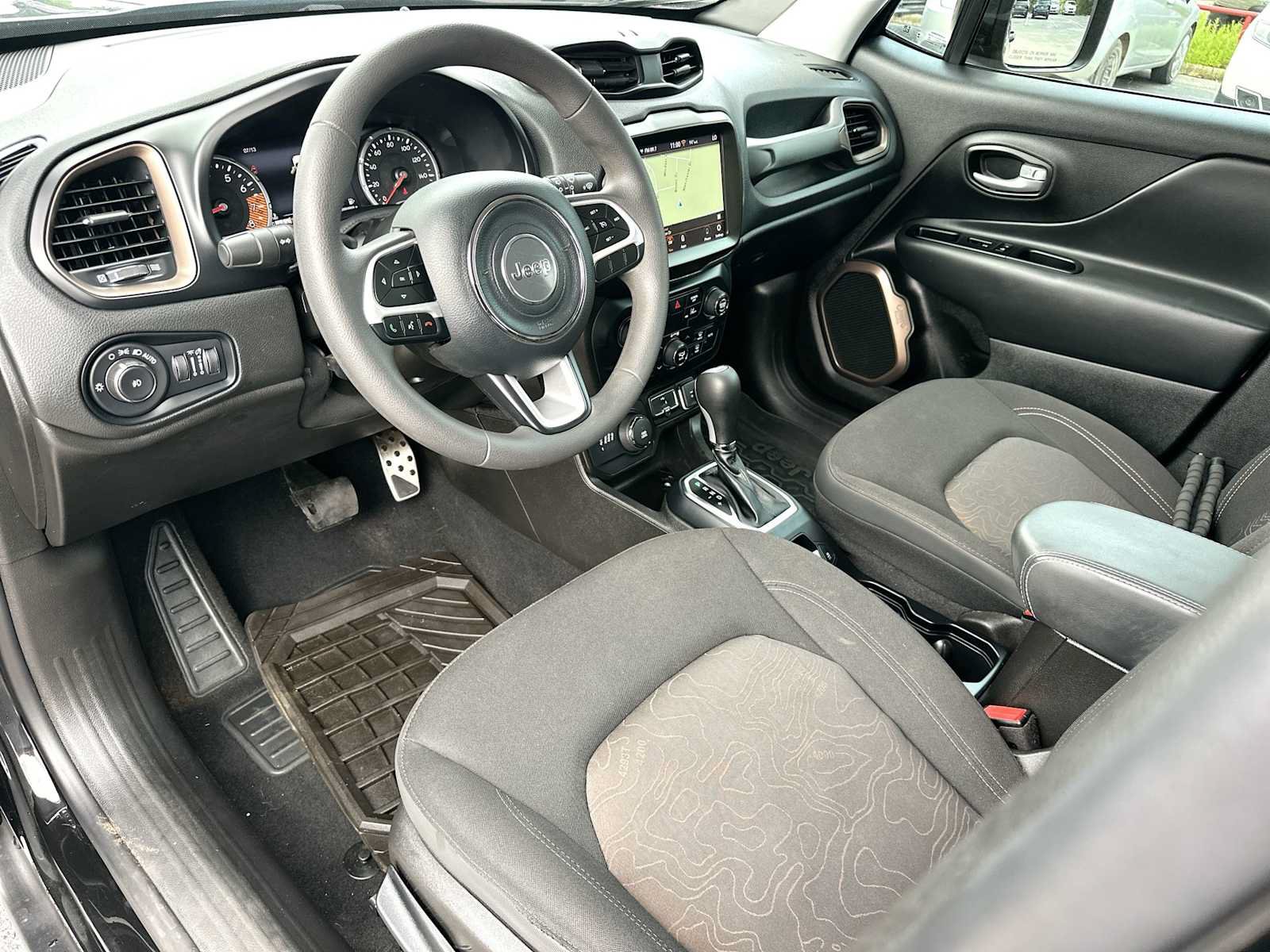 Used 2023 Jeep Renegade Latitude AWD/4WD image 18