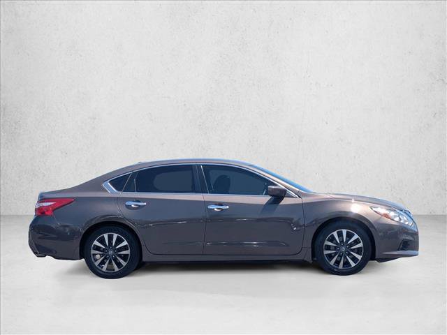 Used 2016 Nissan Altima 2.5 SV FWD video 4