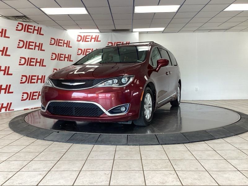 Used 2017 Chrysler Pacifica Touring-L FWD image 3