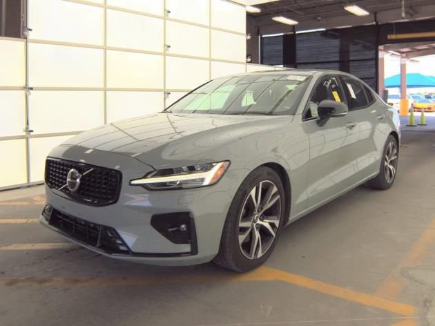 Used 2025 Volvo S60 B5 Core image 1