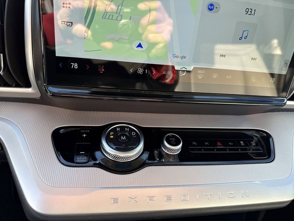 Used 2025 Ford Expedition Active image 32