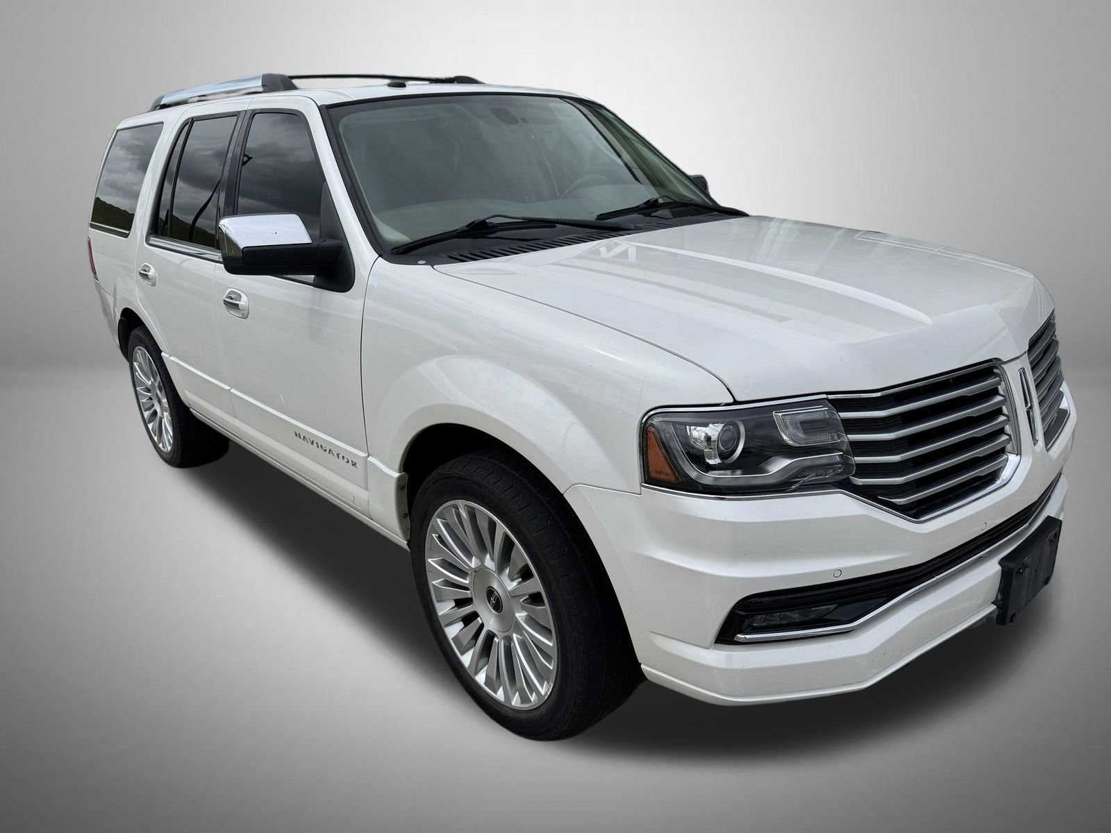 Used 2016 Lincoln Navigator Select image 2