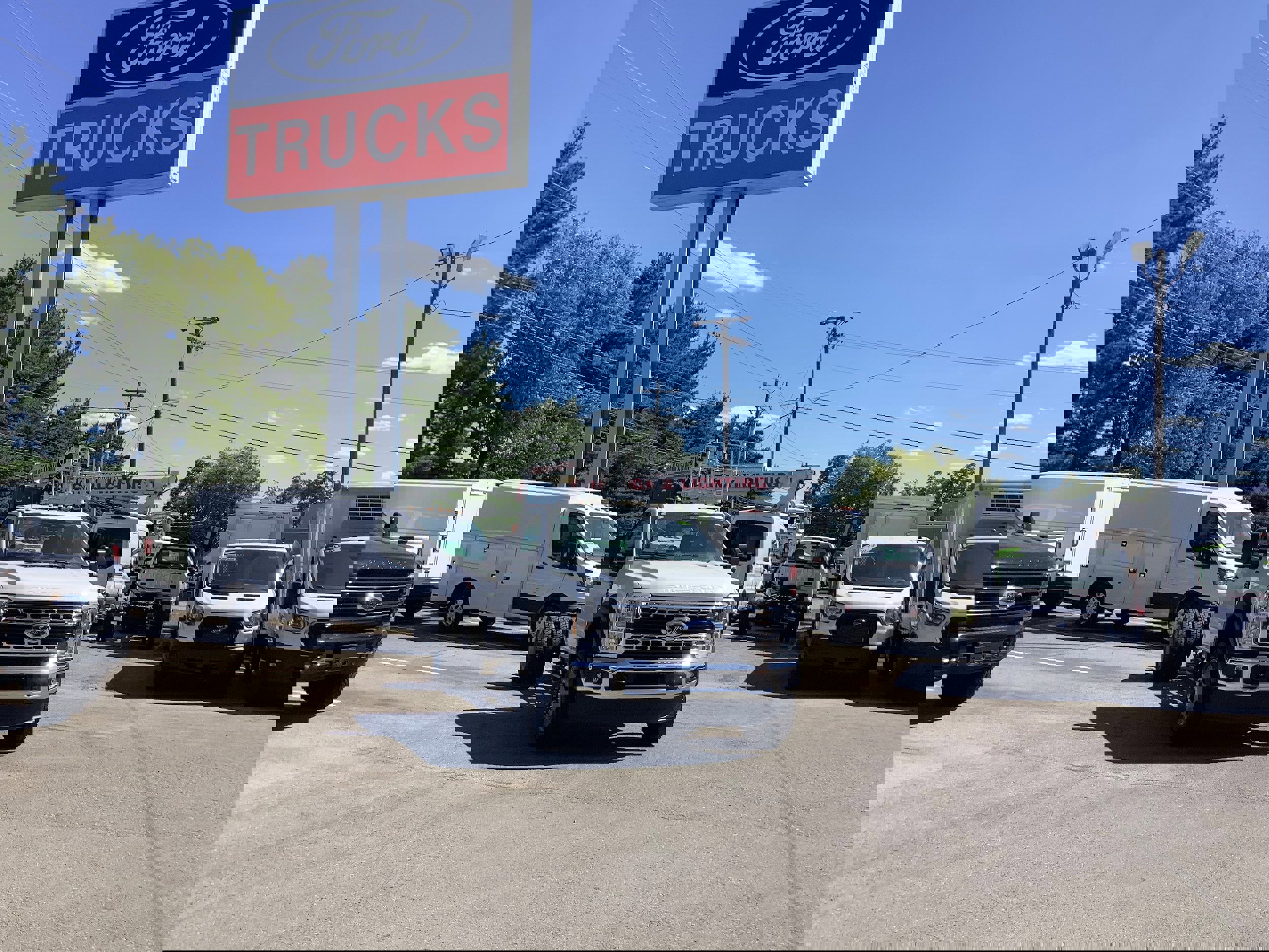 New 2025 Ford F550 4x4 Regular Cab Super Duty image 1