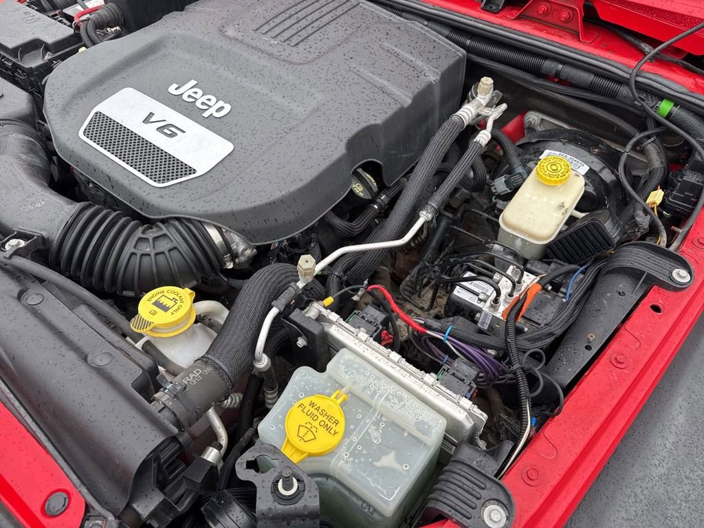 Used 2016 Jeep Wrangler Unlimited Rubicon w/ Connectivity Group image 13