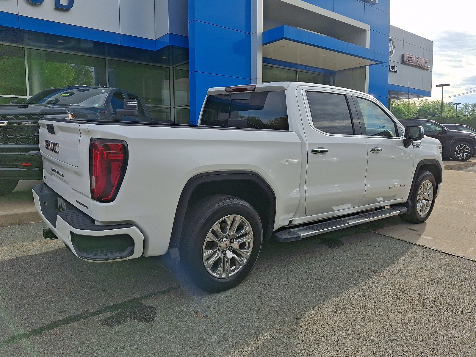 Used 2019 GMC Sierra 1500 Denali w/ Driver Alert Package II AWD/4WD image 6