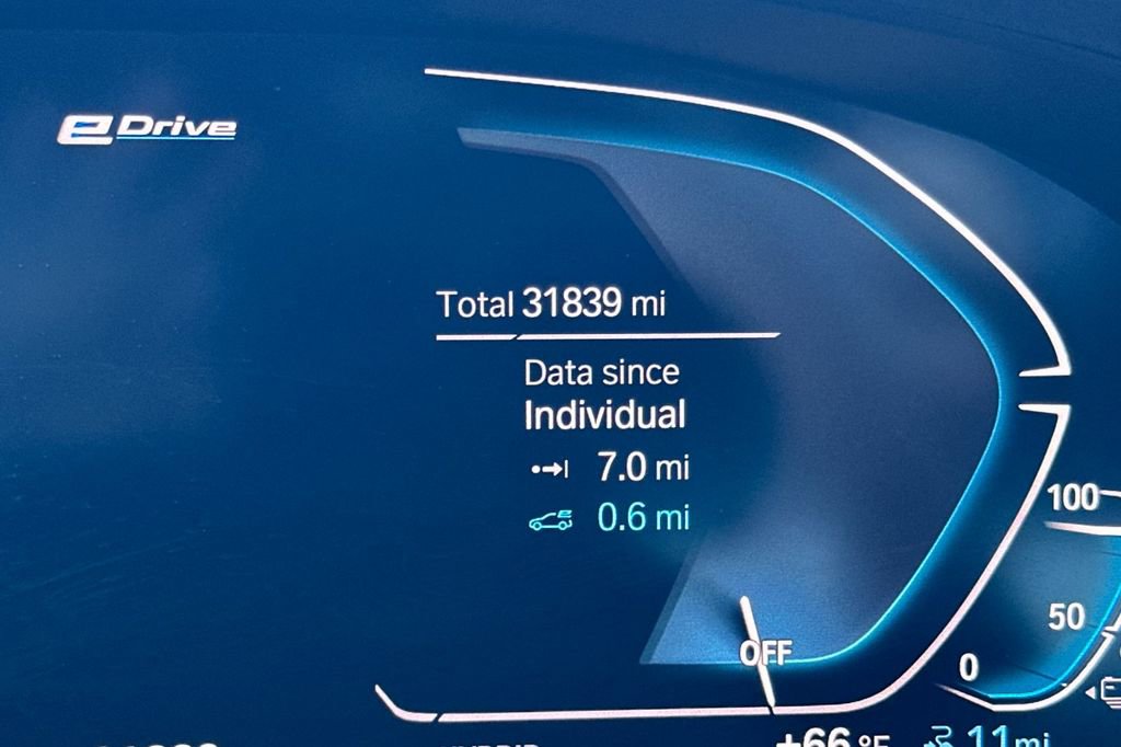 Used 2023 BMW 530e w/ Convenience Package image 29