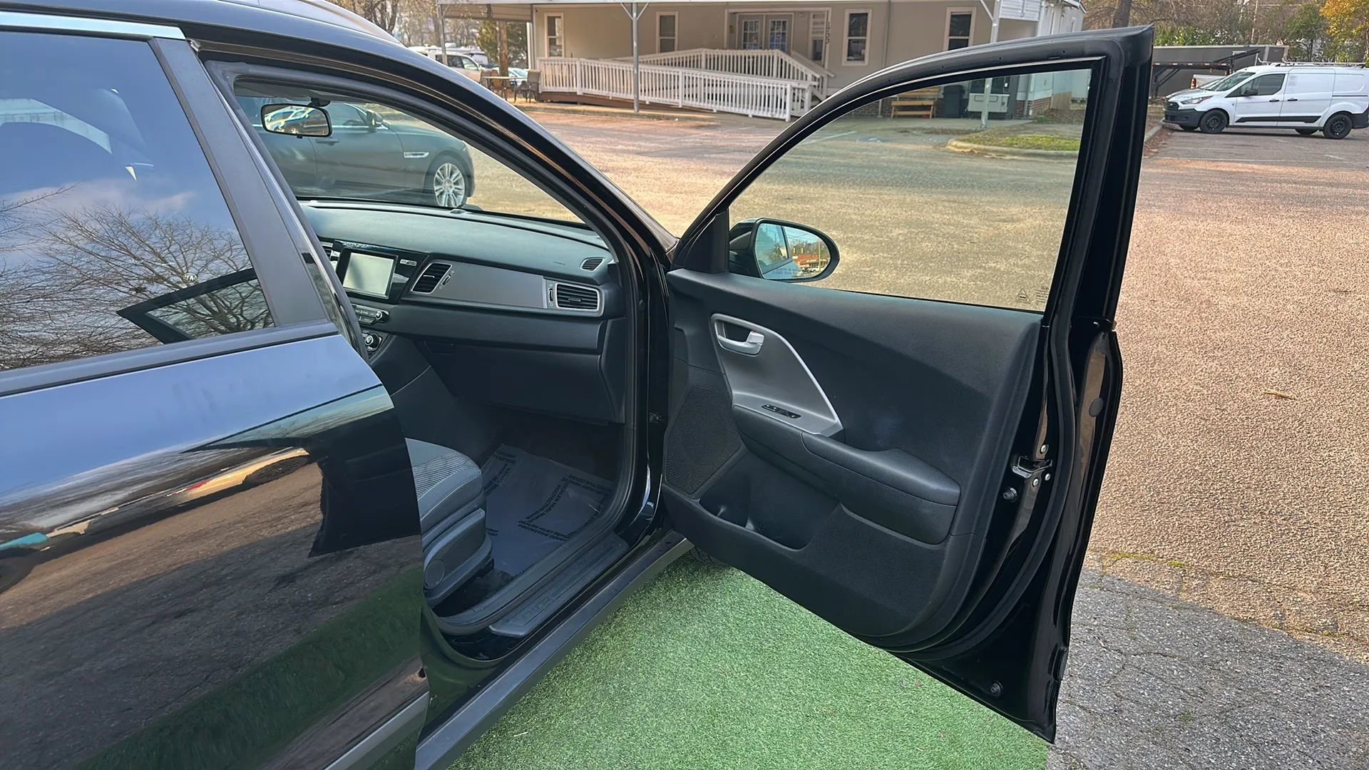 Used 2019 Kia Niro LX image 23