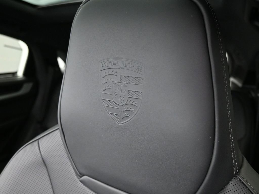 Certified 2025 Porsche Cayenne E-Hybrid Coupe AWD/4WD image 8