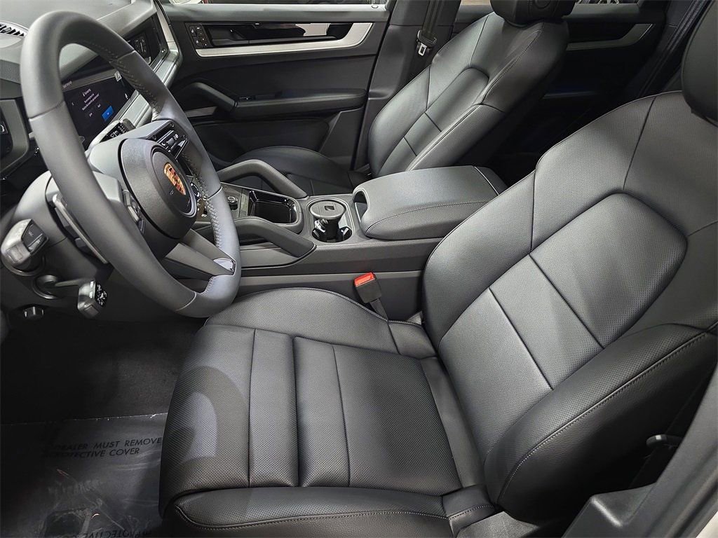 Certified 2025 Porsche Cayenne image 5