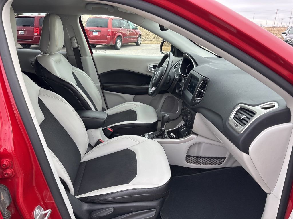 Used 2019 Jeep Compass Latitude w/ Safety & Security Group image 18