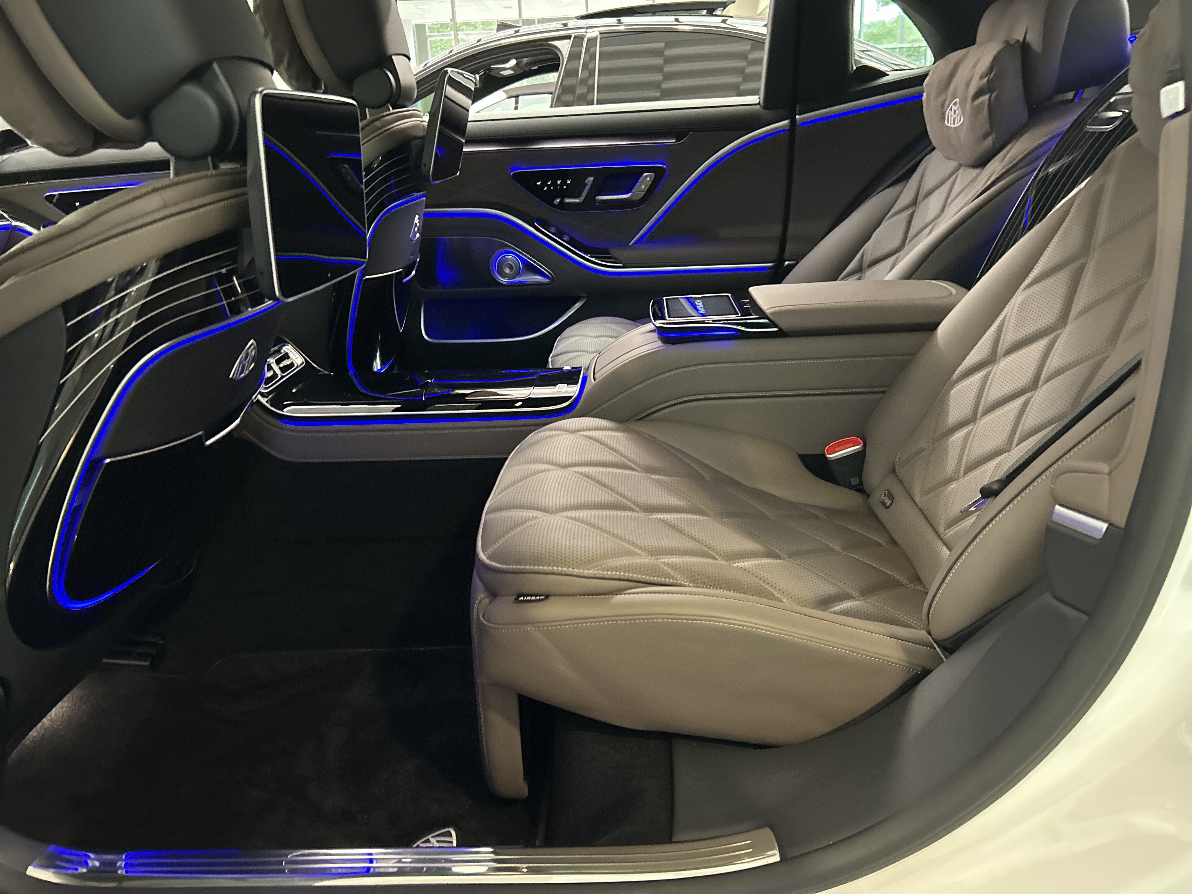 Certified 2024 Mercedes-Benz Maybach S 580 4MATIC image 37