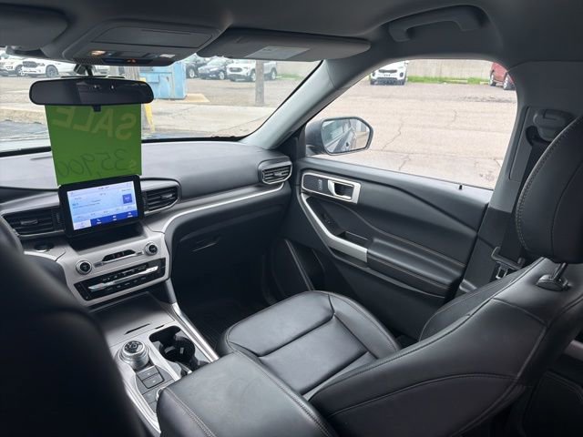 Used 2024 Ford Explorer XLT w/ Equipment Group 202A AWD/4WD image 11