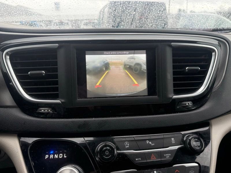 Used 2020 Chrysler Pacifica Touring w/ Cold Weather Group image 13