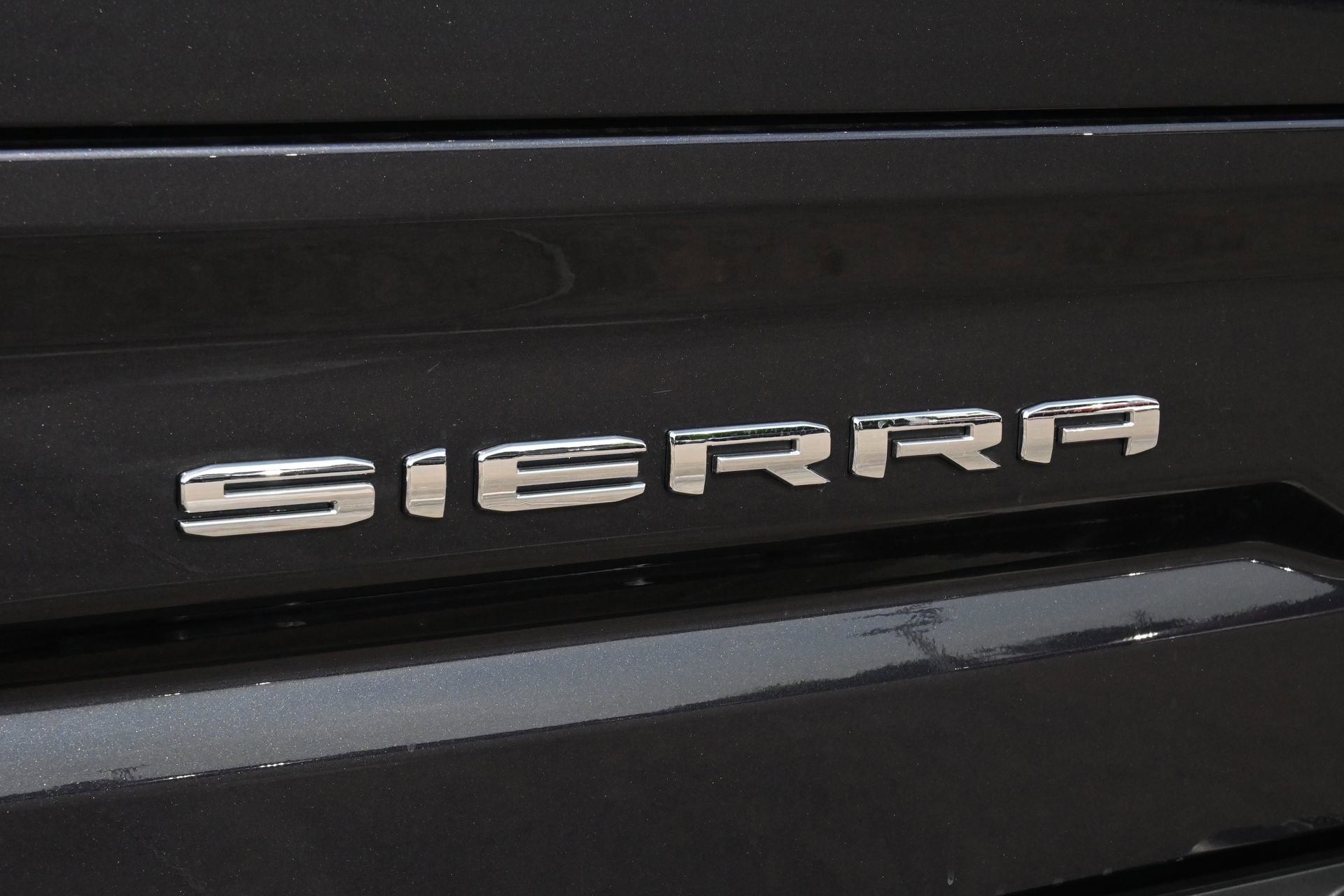 Used 2025 GMC Sierra 1500 SLT RWD image 21