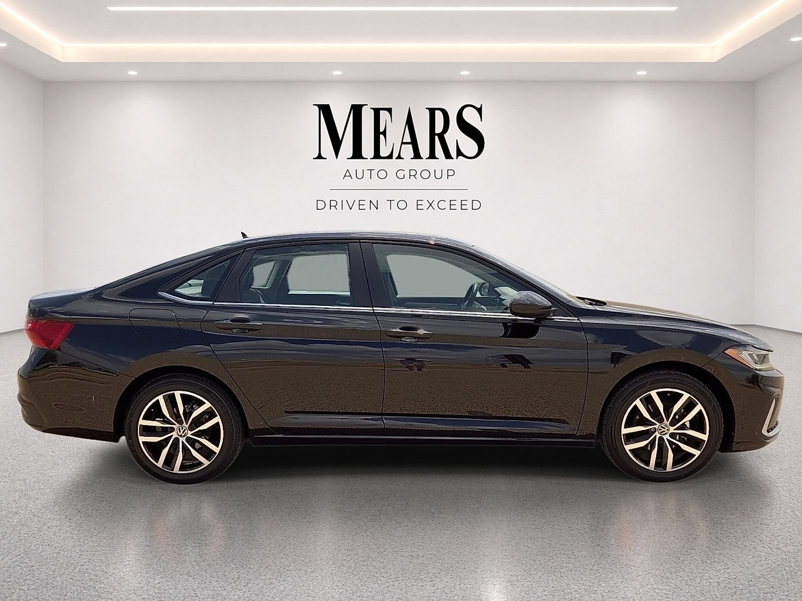 Used 2025 Volkswagen Jetta SE FWD image 6