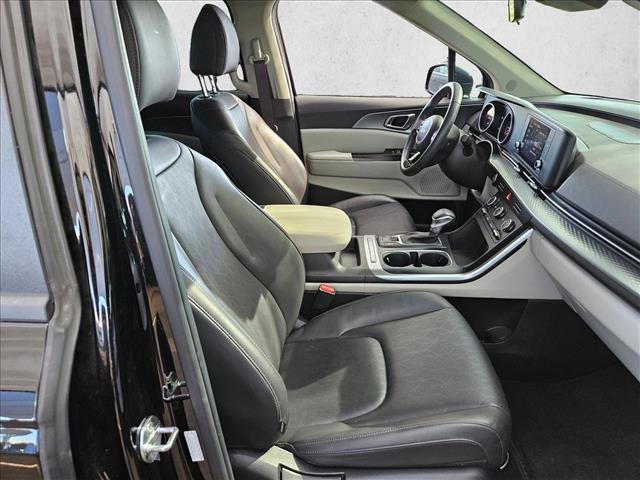 Used 2024 Kia Carnival LX image 20