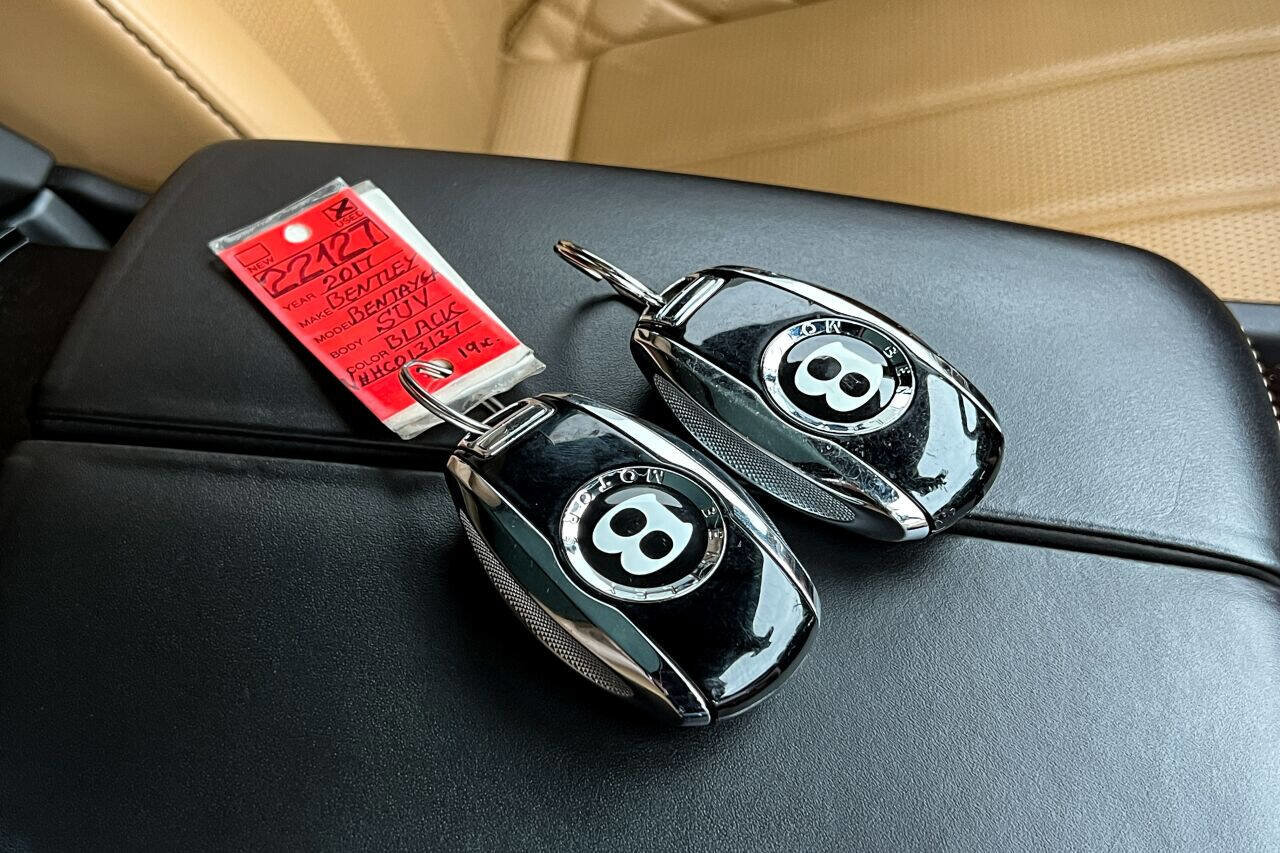 Used 2017 Bentley Bentayga image 53