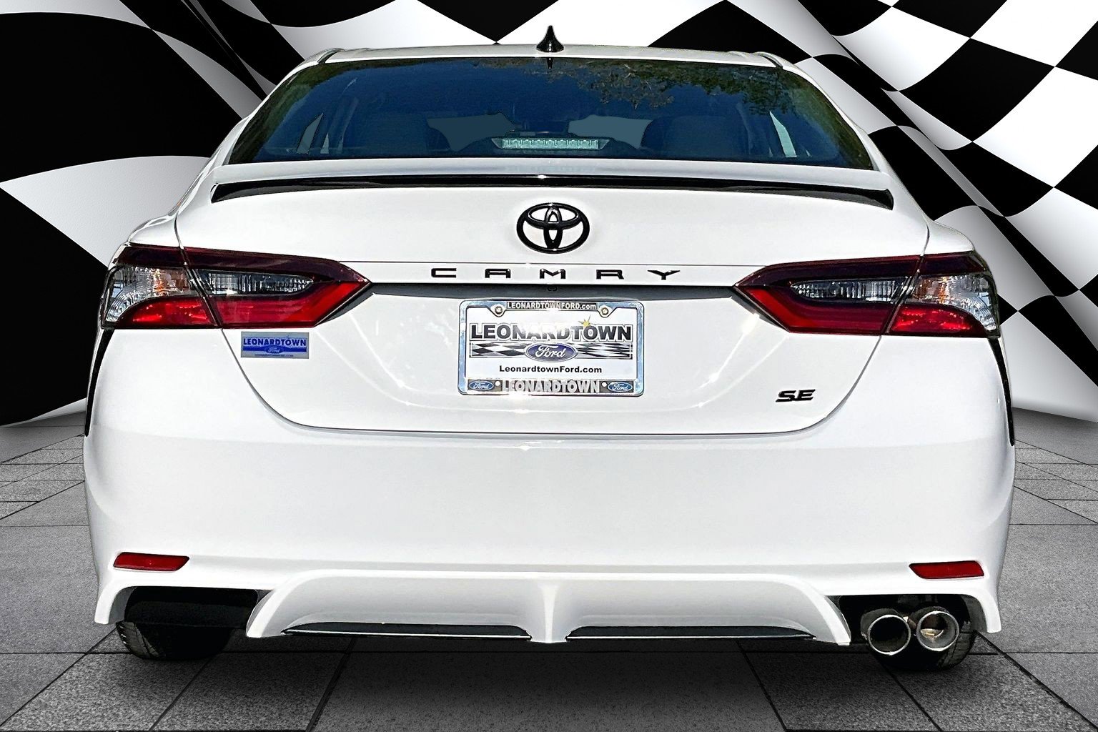 Used 2023 Toyota Camry SE image 4