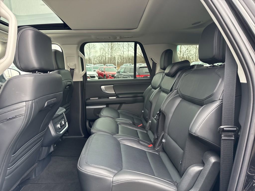 Used 2025 Ford Expedition Max Platinum image 12