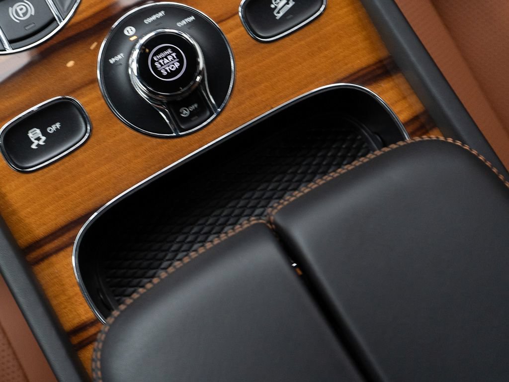 Certified 2022 Bentley Bentayga AWD/4WD image 33