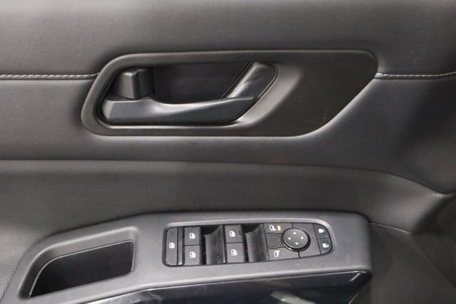 Used 2024 Nissan Pathfinder SV image 13