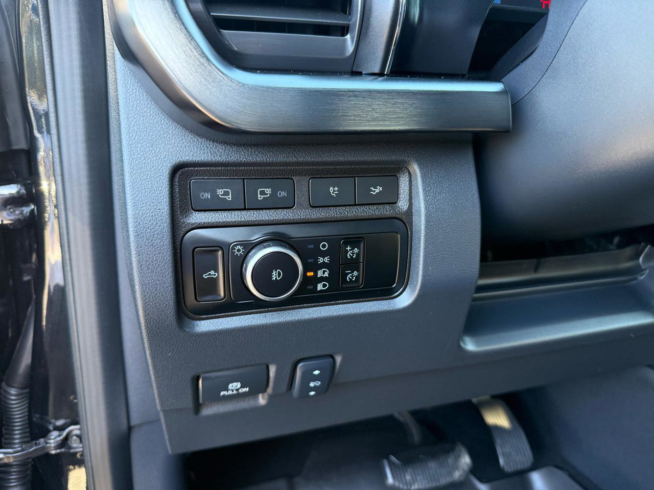 Used 2024 Ford F350 Lariat w/ Lariat Ultimate Package image 37