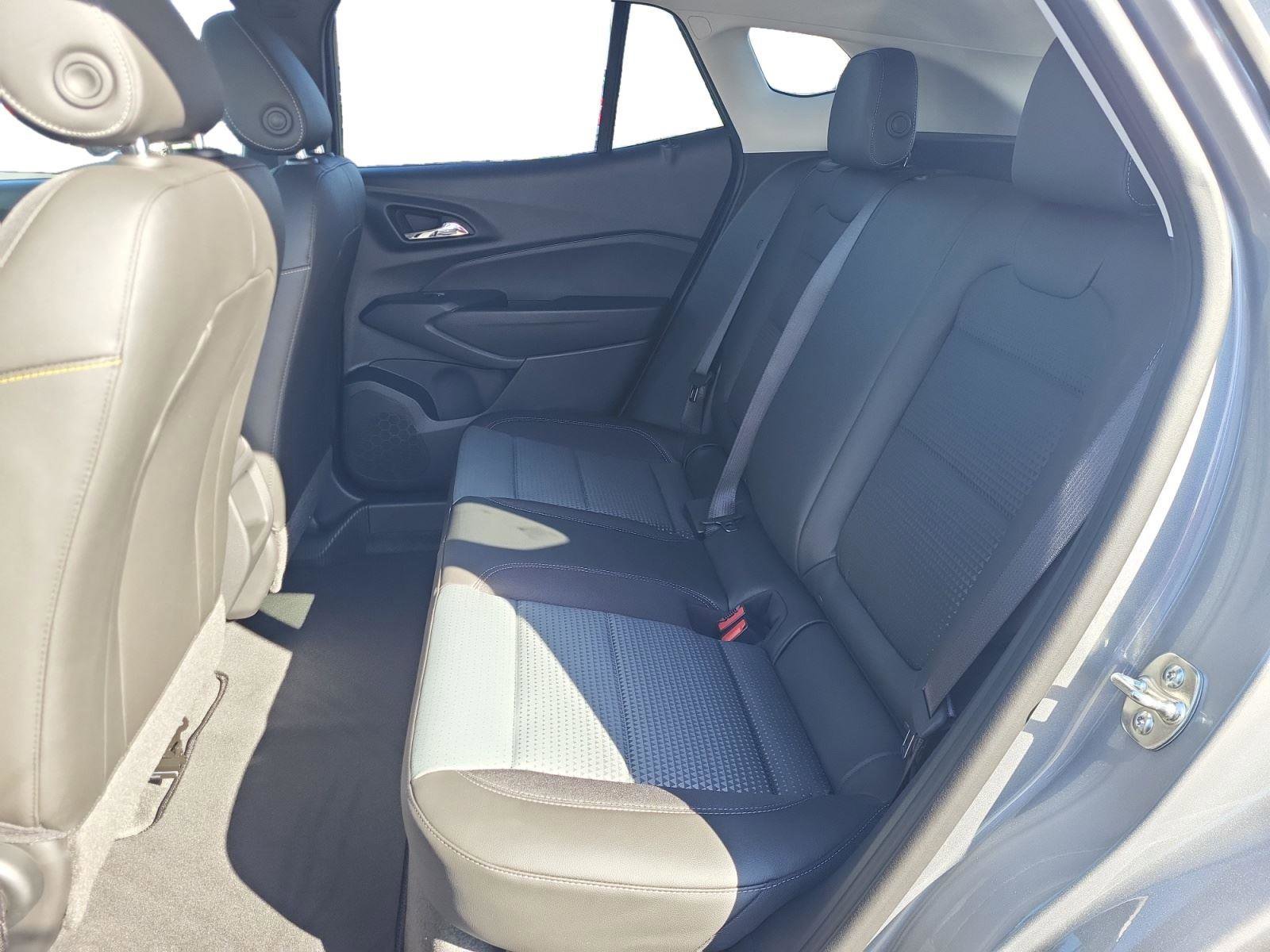 New 2026 Chevrolet Trax LT w/ Sunroof Package FWD image 21