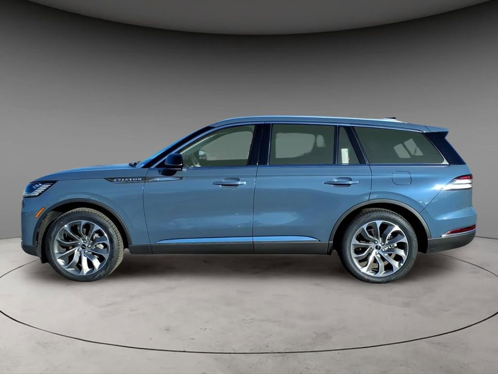 New 2026 Lincoln Aviator AWD image 2