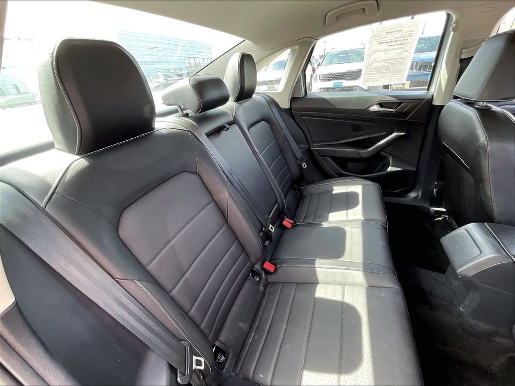 Used 2024 Volkswagen Jetta SE FWD image 15