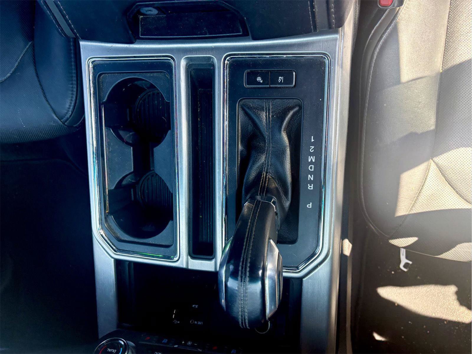 Used 2015 Ford F150 Platinum w/ Equipment Group 701A Luxury AWD/4WD image 15