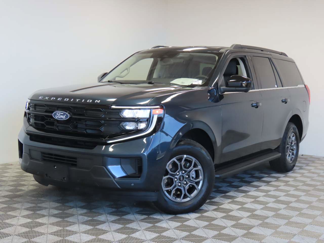 Used 2025 Ford Expedition Active RWD image 1