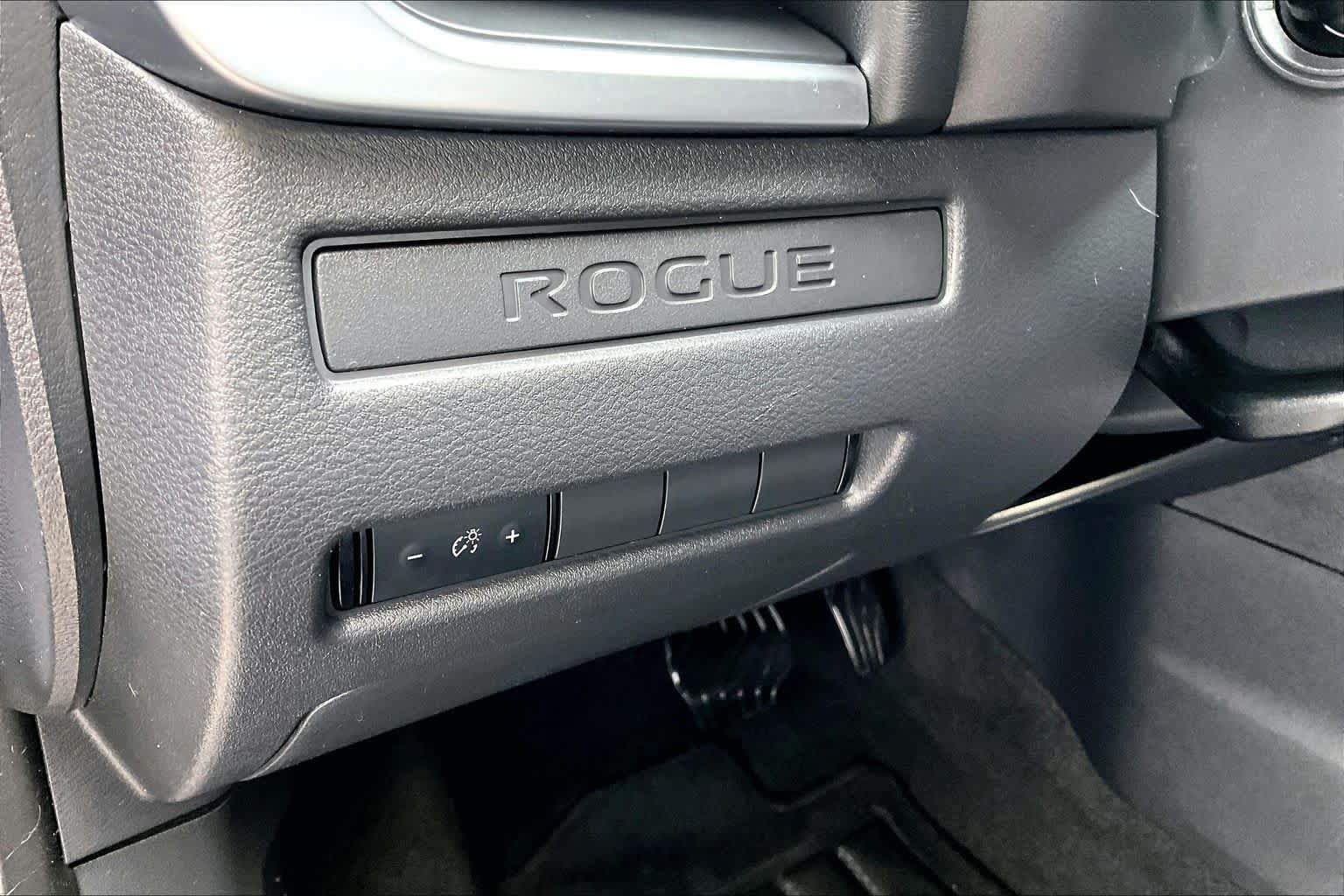 Used 2023 Nissan Rogue S AWD/4WD image 32