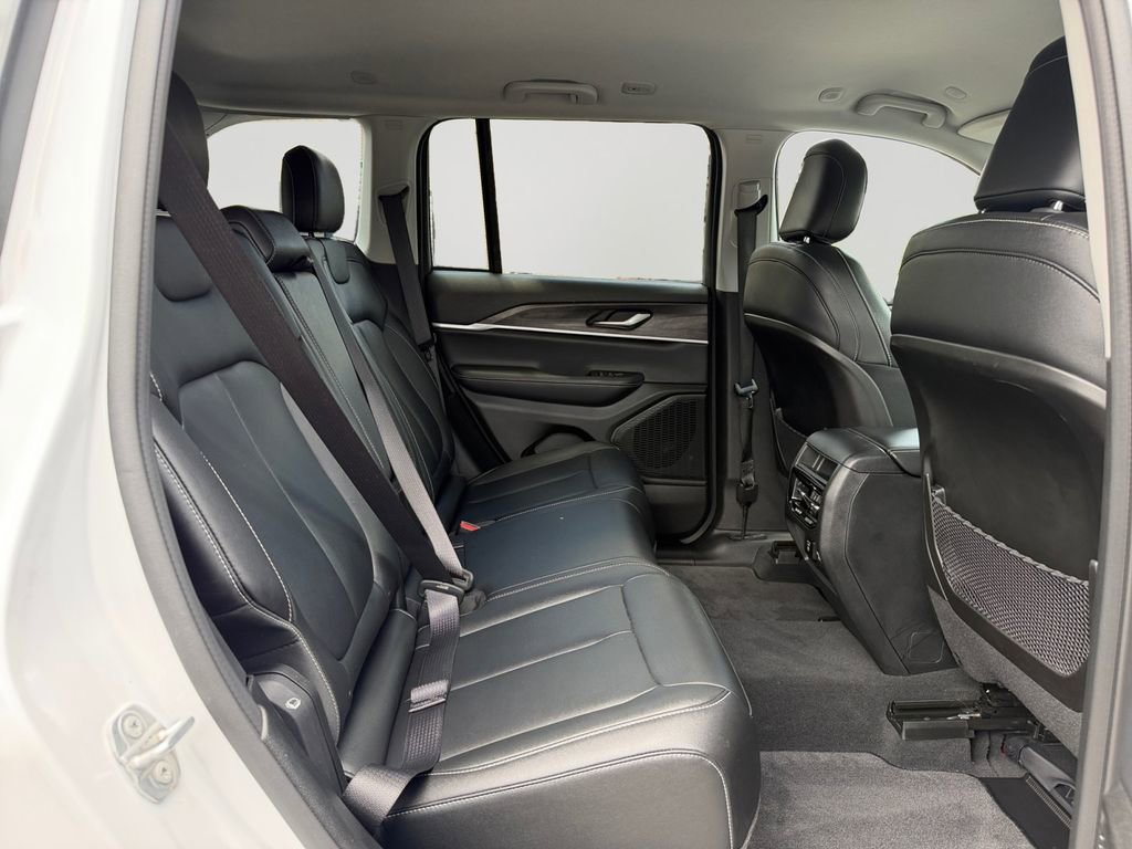 Used 2023 Jeep Grand Cherokee Limited AWD/4WD image 13