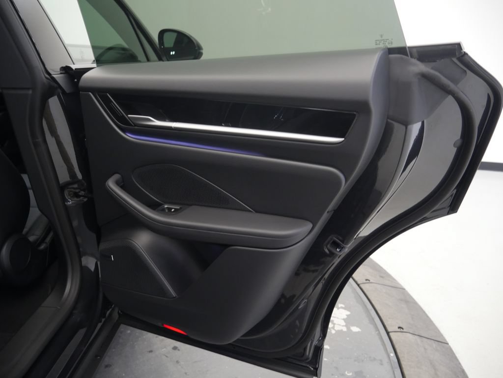 Certified 2026 Porsche Macan 4 Electric AWD/4WD image 27