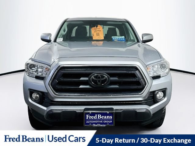 Used 2022 Toyota Tacoma SR5 AWD/4WD image 2